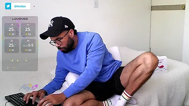 Snapshot of htrebor87 chatting on 02-16-26, 06:59 htrebor87 online show from 02-16-26, 06:59