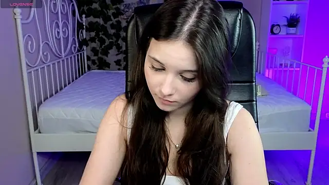 Snapshot of Daniels_Beth chatting on 09-23-25, 04:21 Daniels Beth online show from 09-23-25, 04:21