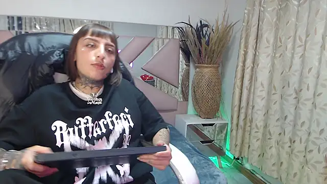 Gyal 8  online show from 10-13-25, 03:50