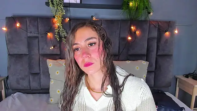 MyApril   online show from 03-25-26, 12:44