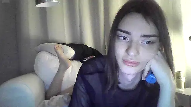 Snapshot of Luna_Samosienko chatting on 12-20-25, 12:01 Luna Samosienko online show from 12-20-25, 12:01