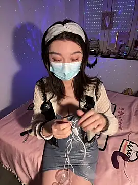 Snapshot of fioralba chatting on 10-12-25, 03:22 fioralba online show from 10-12-25, 03:22