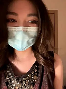 Snapshot of fioralba chatting on 10-13-25, 08:31 fioralba online show from 10-13-25, 08:31