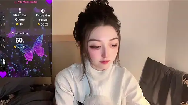 Snapshot of fioralba chatting on 12-18-25, 04:35 fioralba online show from 12-18-25, 04:35