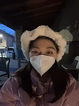 Snapshot of fioralba chatting on 01-17-26, 04:22 fioralba online show from 01-17-26, 04:22