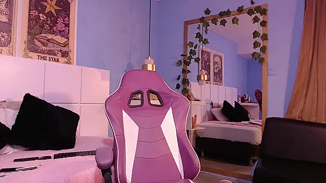 PenelopeBond online show from 11-28-25, 06:05