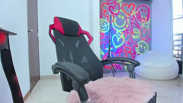 Snapshot of ZOE_ROSE4 chatting on 12-18-25, 02:45 ZOE ROSE4 online show from 12-18-25, 02:45