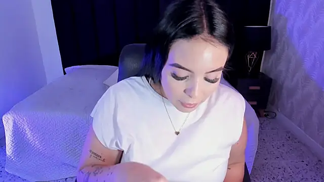 Snapshot of camiladuke7 chatting on 10-08-25, 07:44 camiladuke7 online show from 10-08-25, 07:44