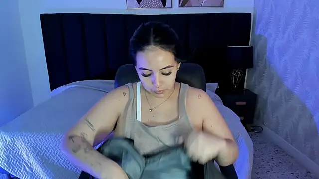 Snapshot of camiladuke7 chatting on 10-09-25, 07:34 camiladuke7 online show from 10-09-25, 07:34