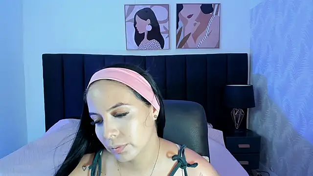 Snapshot of camiladuke7 chatting on 10-14-25, 07:36 camiladuke7 online show from 10-14-25, 07:36