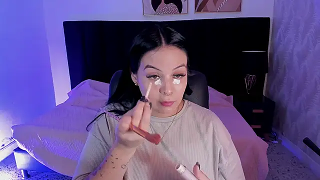 Snapshot of camiladuke7 chatting on 10-18-25, 07:47 camiladuke7 online show from 10-18-25, 07:47