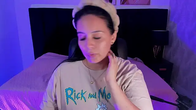 Snapshot of camiladuke7 chatting on 10-22-25, 07:35 camiladuke7 online show from 10-22-25, 07:35