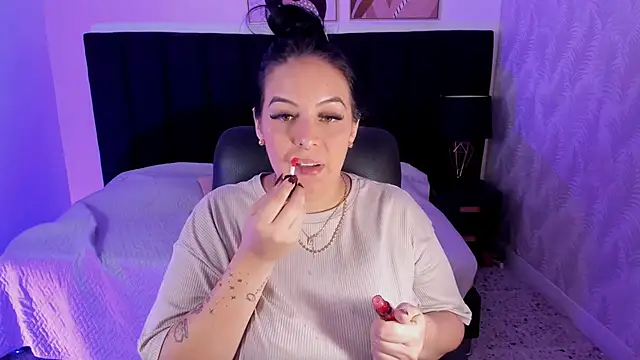 Snapshot of camiladuke7 chatting on 11-15-25, 07:43 camiladuke7 online show from 11-15-25, 07:43