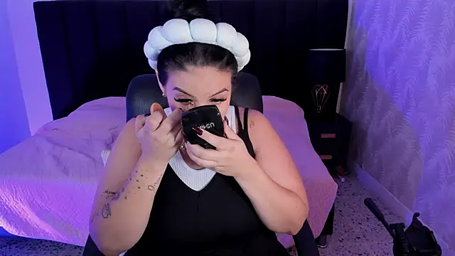 Snapshot of camiladuke7 chatting on 11-19-25, 07:36 camiladuke7 online show from 11-19-25, 07:36