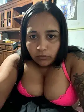 Snapshot of Ayee23-3 chatting on 01-06-26, 03:32 Ayee23-3 online show from 01-06-26, 03:32