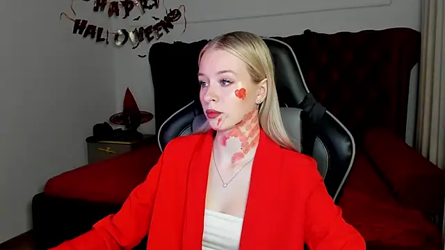 MiaGraces online show from 10-31-25, 06:20