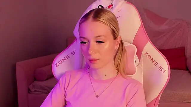 MiaGraces online show from 11-18-25, 05:17