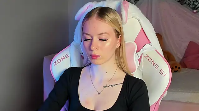 MiaGraces online show from 12-16-25, 06:13