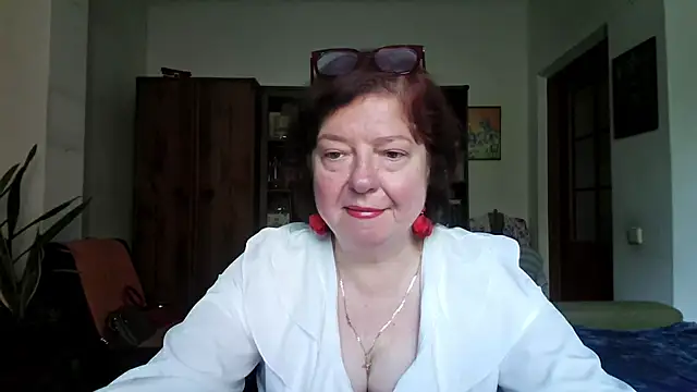 Snapshot of Violet_Pulse chatting on 06-05-26, 10:32 Violet Pulse online show from 06-05-26, 10:32