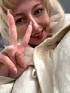 RonnieKiss online show from 10-05-25, 04:11