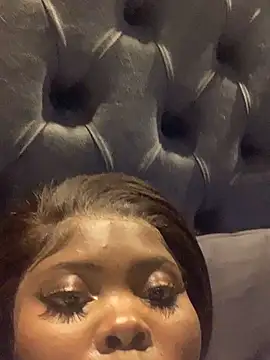 Snapshot of 21shazzy chatting on 10-17-25, 01:42 21shazzy online show from 10-17-25, 01:42