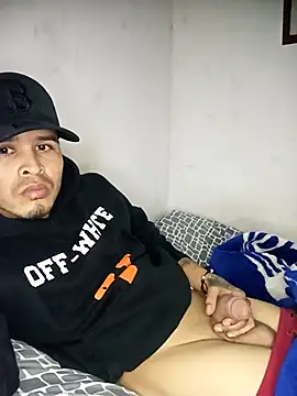 Snapshot of curvahot chatting on 10-25-25, 01:57 curvahot online show from 10-25-25, 01:57