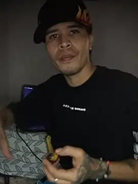 Snapshot of curvahot chatting on 12-14-25, 08:24 curvahot online show from 12-14-25, 08:24