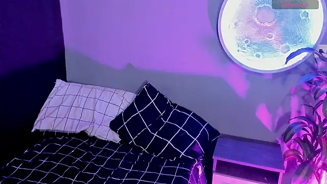 Emmy  Smith online show from 11-23-25, 06:57