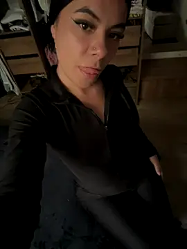Snapshot of lindaa__ chatting on 10-09-25, 09:13 lindaa   online show from 10-09-25, 09:13