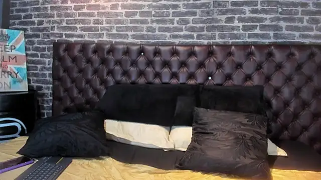 Snapshot of Meli28_ chatting on 09-25-25, 02:10 Meli28 online show from 09-25-25, 02:10