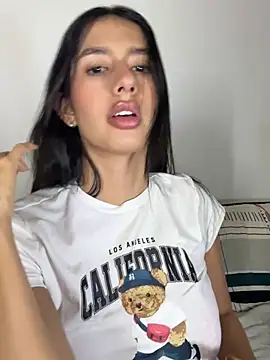 Snapshot of Julieta_Duque chatting on 07-24-26, 03:48 Julieta Duque online show from 07-24-26, 03:48