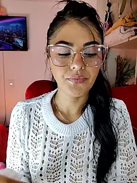 ValeNiitaLuv online show from 04-04-26, 06:00