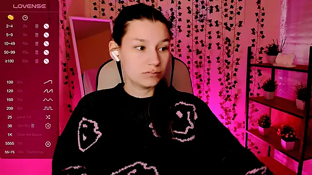 LinaBlossom  online show from 05-07-26, 02:28