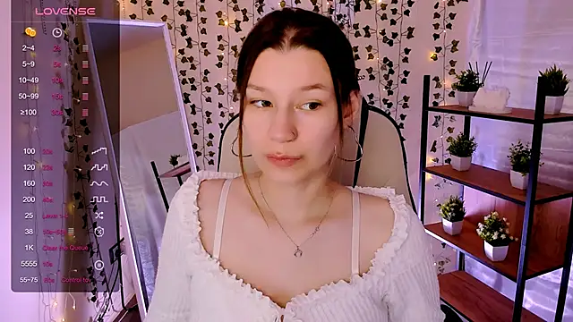 LinaBlossom  online show from 05-19-26, 06:42