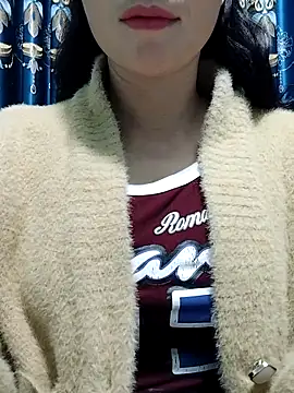 Snapshot of Mc_chinese chatting on 11-27-25, 12:07 Mc chinese online show from 11-27-25, 12:07