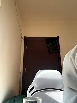 Snapshot of Tang-88 chatting on 11-13-25, 02:21 Tang-88 online show from 11-13-25, 02:21