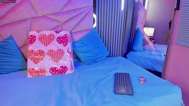 Snapshot of Salome_Duque chatting on 10-19-25, 11:44 Salome Duque online show from 10-19-25, 11:44