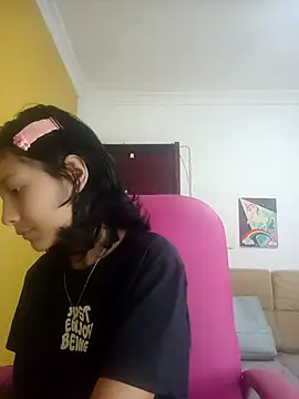 xoxo milk online show from 10-10-25, 03:33