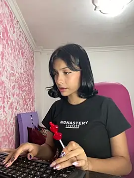 Snapshot of xoxo_milk chatting on 02-17-26, 05:30 xoxo milk online show from 02-17-26, 05:30