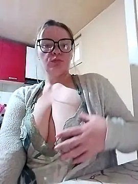 Snapshot of Mommygetnaughty chatting on 10-05-25, 01:42 Mommygetnaughty online show from 10-05-25, 01:42