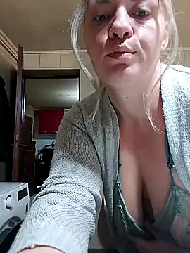 Snapshot of Mommygetnaughty chatting on 10-25-25, 01:29 Mommygetnaughty online show from 10-25-25, 01:29