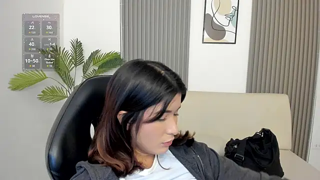 emiilyy cute online show from 10-14-25, 12:17