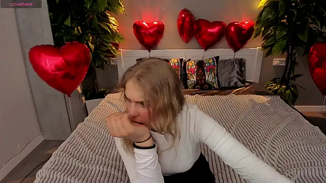 Snapshot of AlinaLiii chatting on 02-12-26, 08:26 AlinaLiii online show from 02-12-26, 08:26