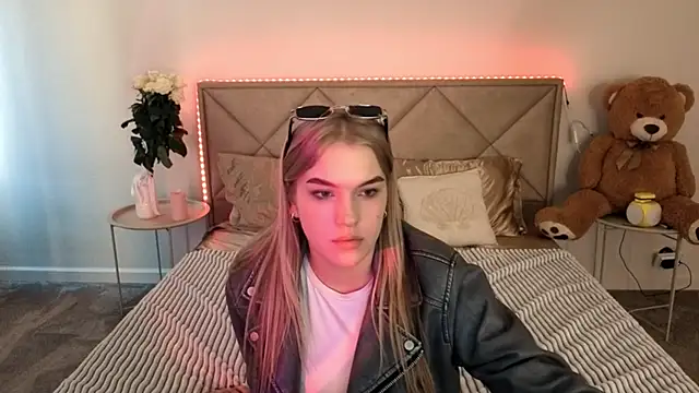 Snapshot of AlinaLiii chatting on 03-12-26, 01:28 AlinaLiii online show from 03-12-26, 01:28