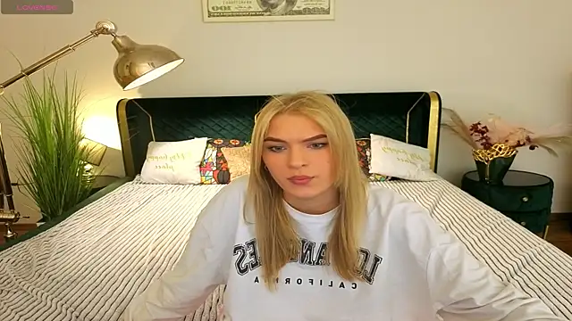 Snapshot of AlinaLiii chatting on 04-30-26, 06:58 AlinaLiii online show from 04-30-26, 06:58