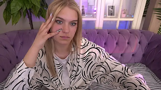 AlinaLiii online show from 06-15-26, 07:21