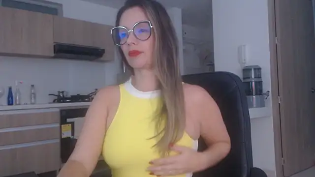 Snapshot of LovePaula chatting on 06-02-26, 11:45 LovePaula online show from 06-02-26, 11:45