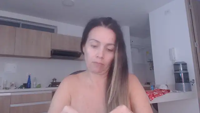 Snapshot of LovePaula chatting on 06-09-26, 03:07 LovePaula online show from 06-09-26, 03:07