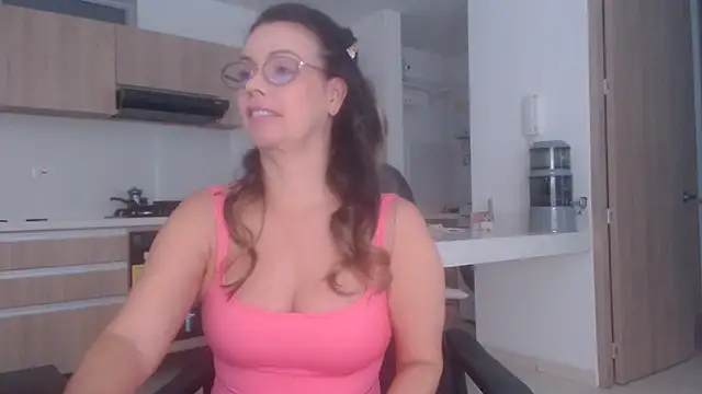 Snapshot of LovePaula chatting on 06-21-26, 11:57 LovePaula online show from 06-21-26, 11:57