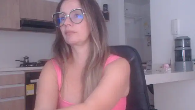 Snapshot of LovePaula chatting on 06-26-26, 12:04 LovePaula online show from 06-26-26, 12:04